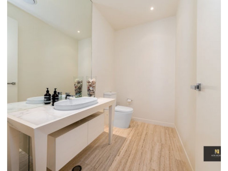 2 The Dress Circle, Benowa QLD 4217