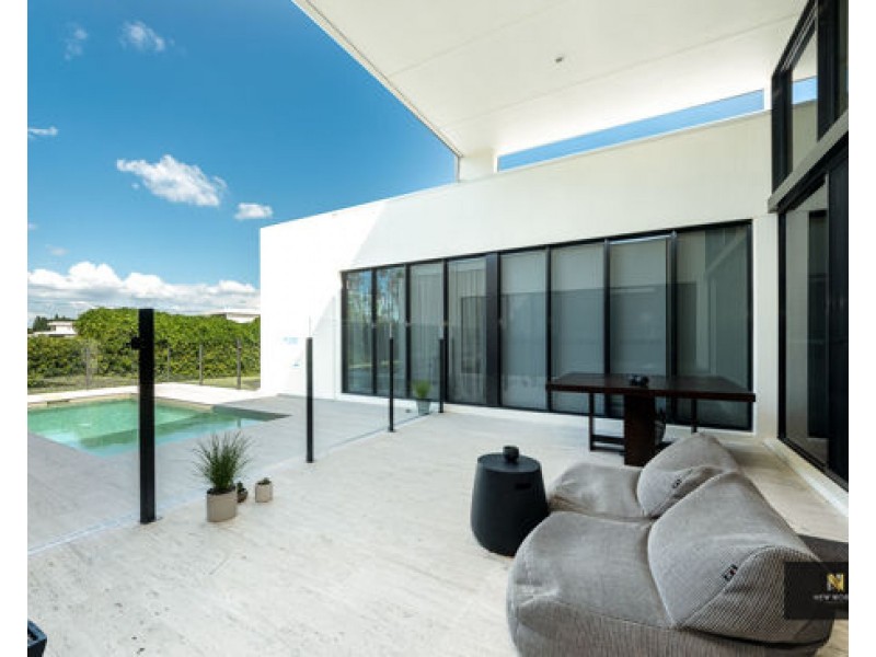 2 The Dress Circle, Benowa QLD 4217