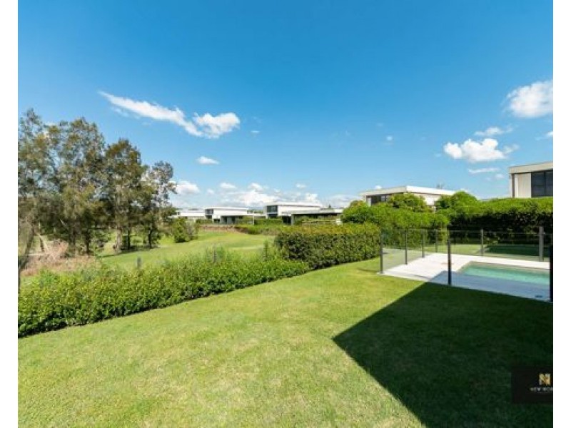 2 The Dress Circle, Benowa QLD 4217