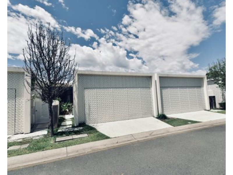 47 Theatre Drive, Benowa QLD 4217