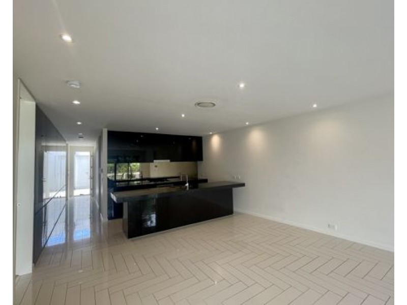 47 Theatre Drive, Benowa QLD 4217