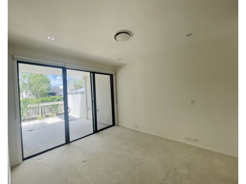 47 Theatre Drive, Benowa QLD 4217