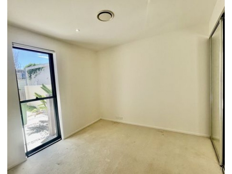 47 Theatre Drive, Benowa QLD 4217