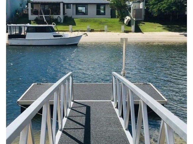 7 Rudder Court, Mermaid Waters QLD 4218