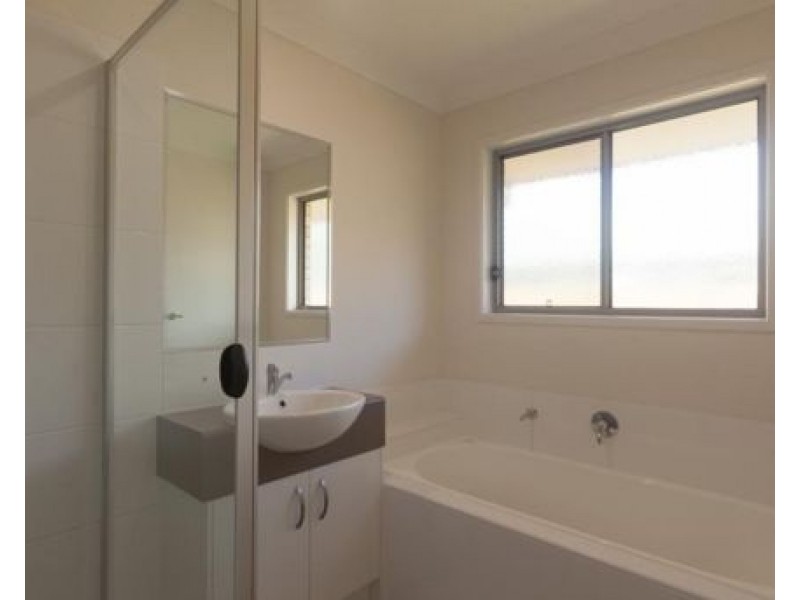 19 Milbrook Crescent, Pimpama QLD 4209