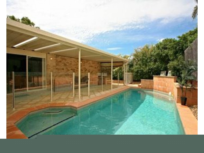 8 Lochno Close, Parkinson QLD 4115