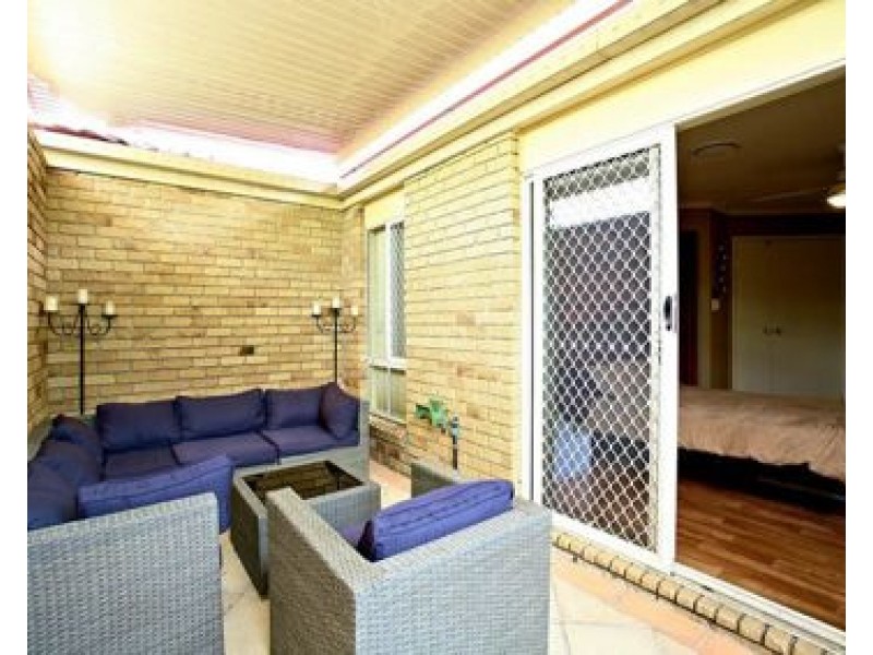 8 Lochno Close, Parkinson QLD 4115
