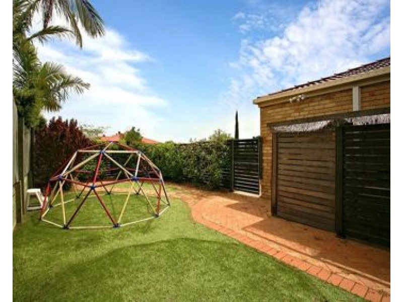 8 Lochno Close, Parkinson QLD 4115