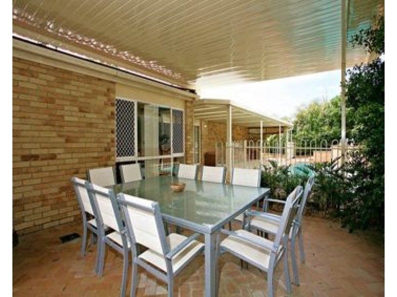 8 Lochno Close, Parkinson QLD 4115
