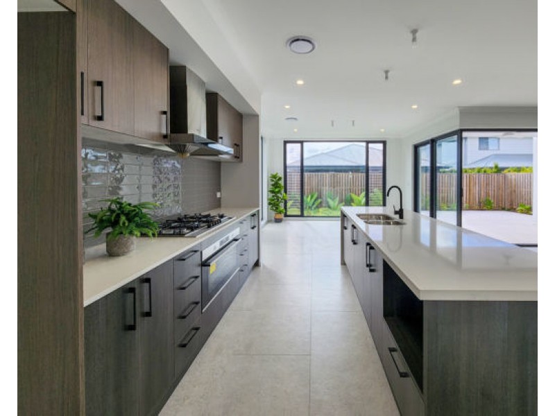 16 Olive Street, Helensvale QLD 4212