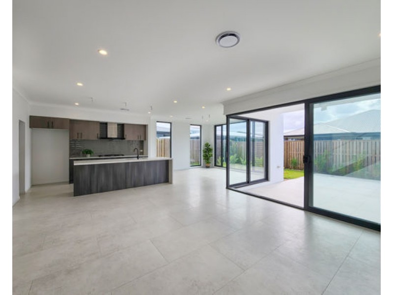 16 Olive Street, Helensvale QLD 4212