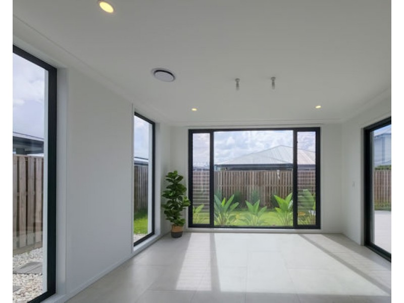16 Olive Street, Helensvale QLD 4212