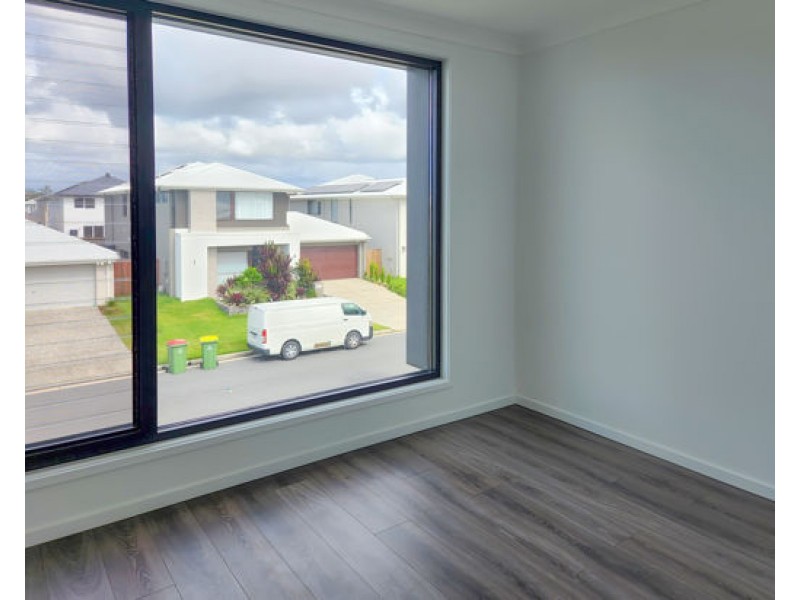16 Olive Street, Helensvale QLD 4212