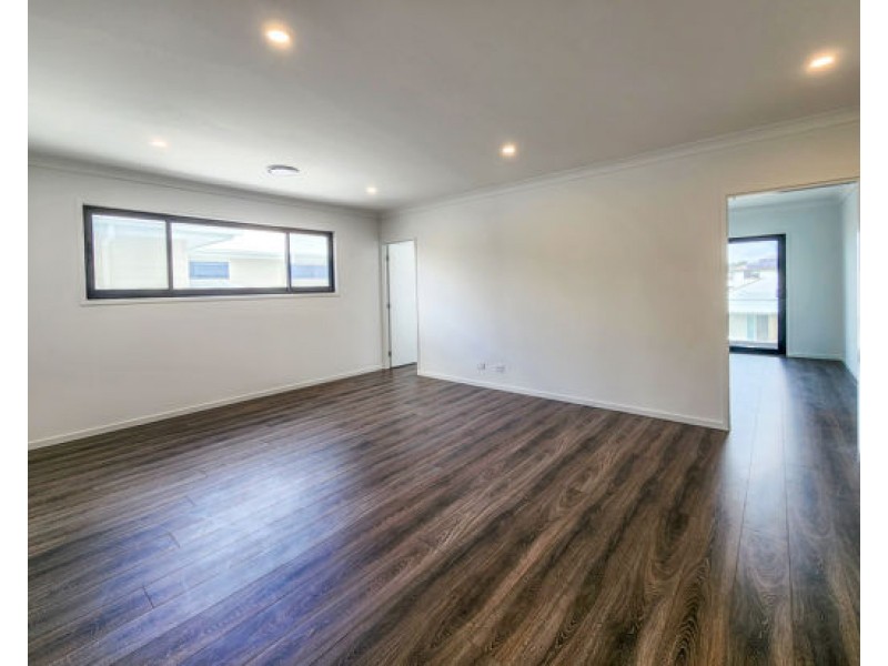 16 Olive Street, Helensvale QLD 4212