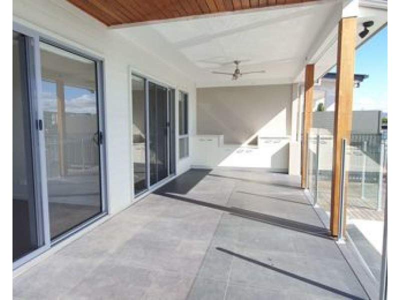 80 North Quay Circuit, Hope Island QLD 4212
