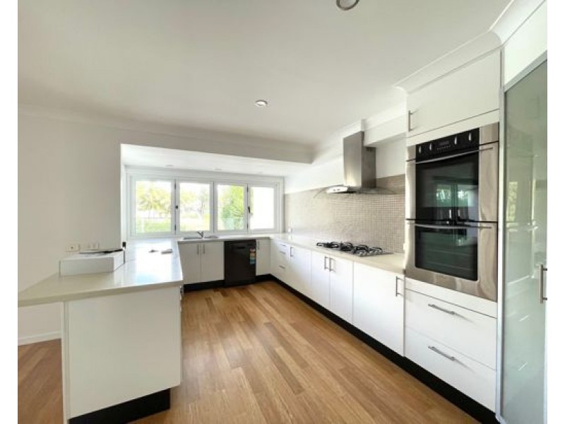 26 Moana Park Avenue, Broadbeach Waters QLD 4218
