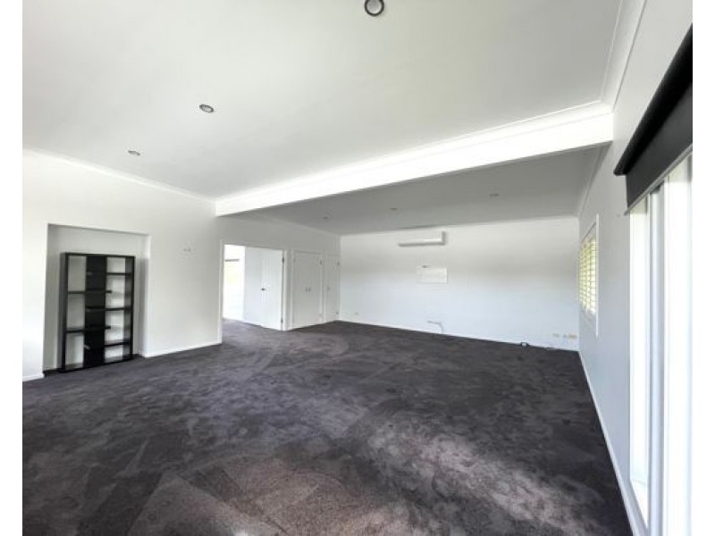 26 Moana Park Avenue, Broadbeach Waters QLD 4218