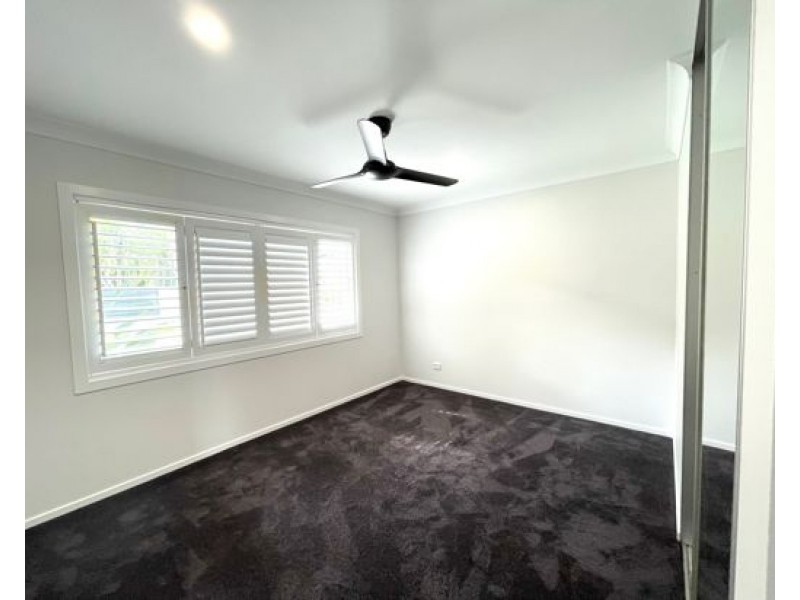 26 Moana Park Avenue, Broadbeach Waters QLD 4218