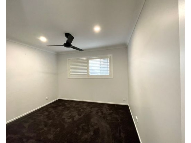 26 Moana Park Avenue, Broadbeach Waters QLD 4218