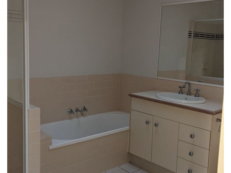 22/400 Pine Ridge Rd, Coombabah QLD 4216