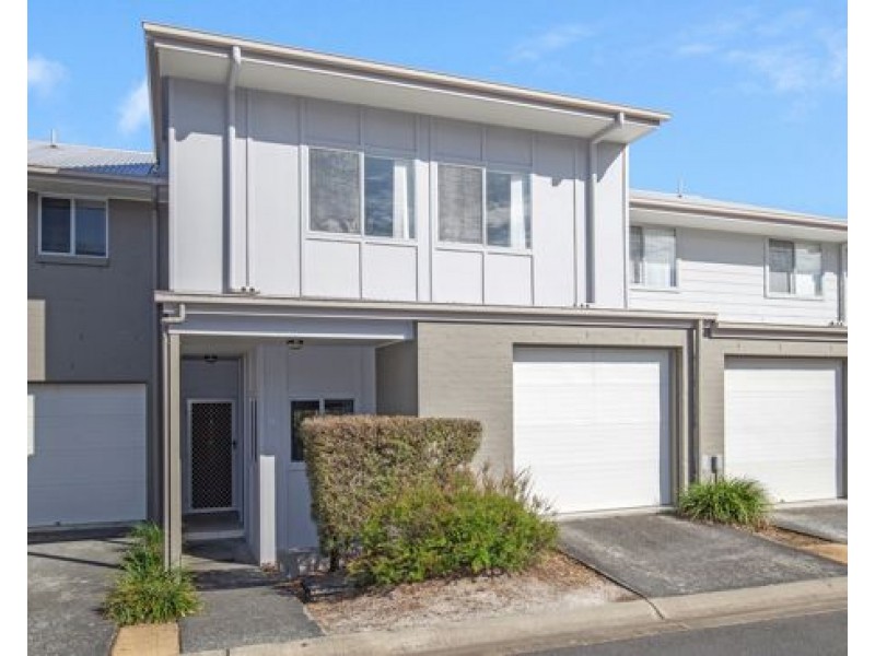 15/2 Sangster Cres, Pacific Pines QLD 4211