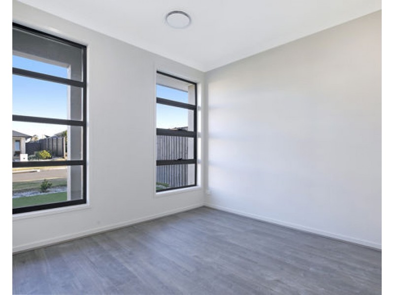 66 Lexey Cres, Wakerley QLD 4154