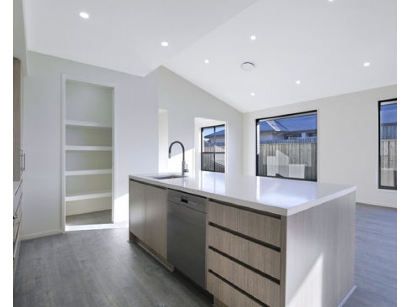 66 Lexey Cres, Wakerley QLD 4154