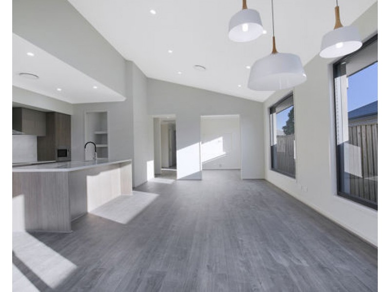 66 Lexey Cres, Wakerley QLD 4154