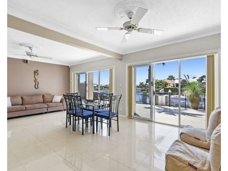73 Tradewinds Avenue, Paradise Point QLD 4216