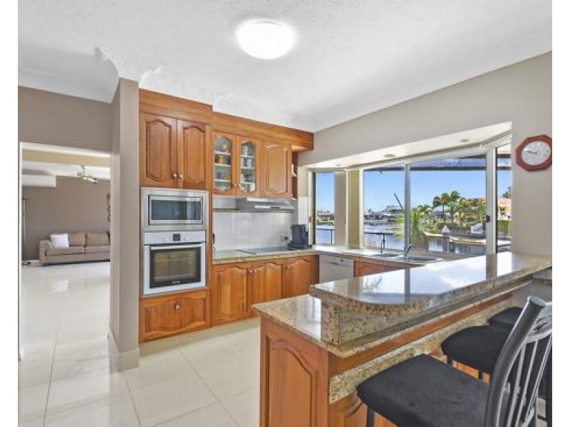 73 Tradewinds Avenue, Paradise Point QLD 4216