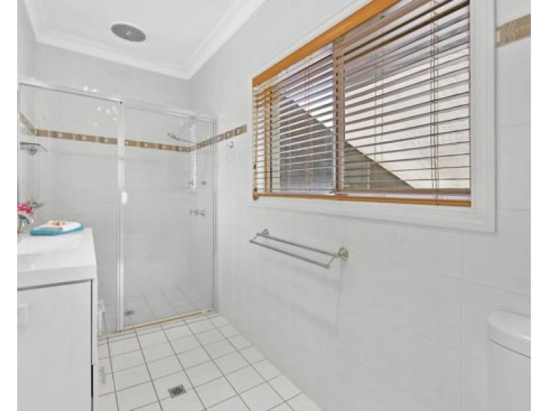 73 Tradewinds Avenue, Paradise Point QLD 4216