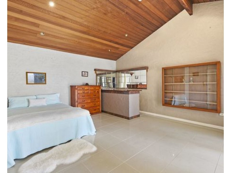 73 Tradewinds Avenue, Paradise Point QLD 4216