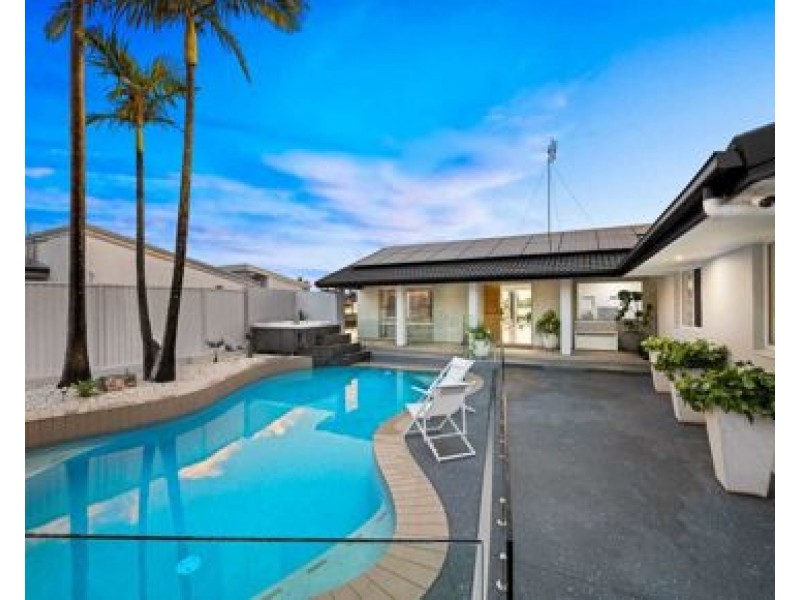 1 Rudd street, Broadbeach Waters QLD 4218