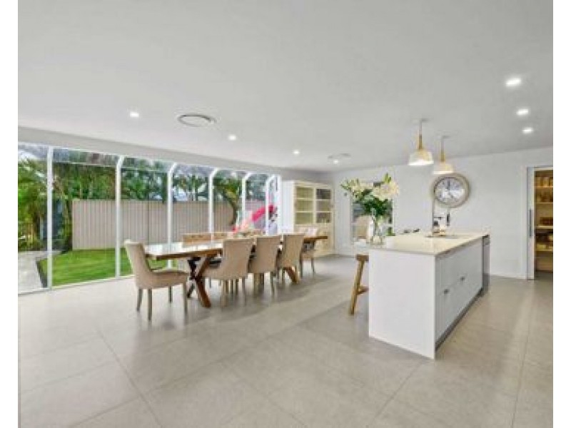 1 Rudd street, Broadbeach Waters QLD 4218