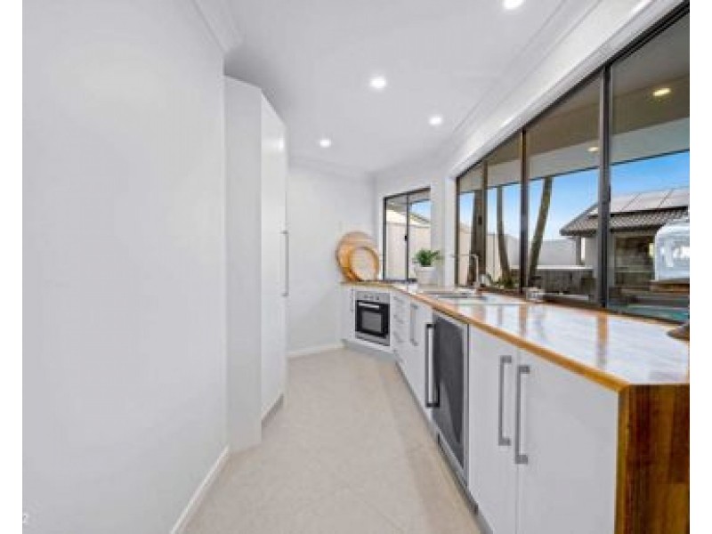 1 Rudd street, Broadbeach Waters QLD 4218