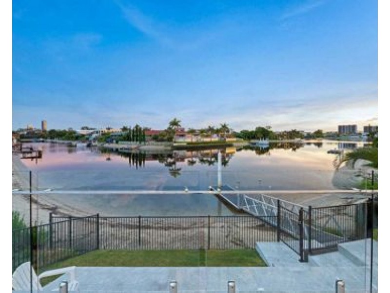 1 Rudd street, Broadbeach Waters QLD 4218