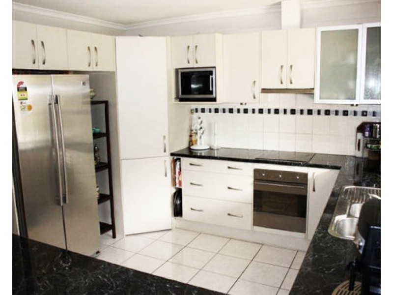 92 Holland Road, Holland Park QLD 4121