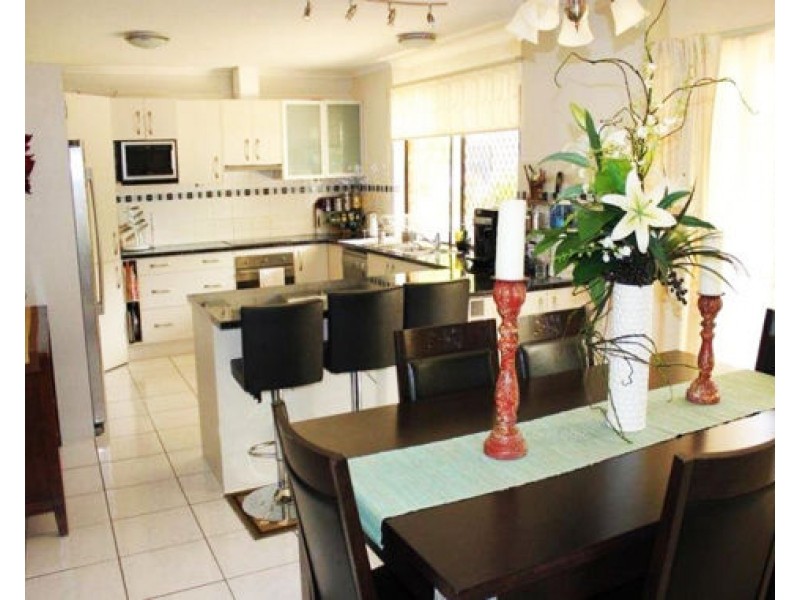 92 Holland Road, Holland Park QLD 4121