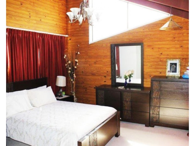 92 Holland Road, Holland Park QLD 4121