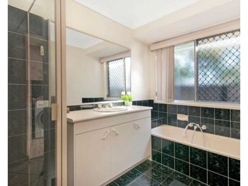 12 Chestnut Place, Calamvale QLD 4116
