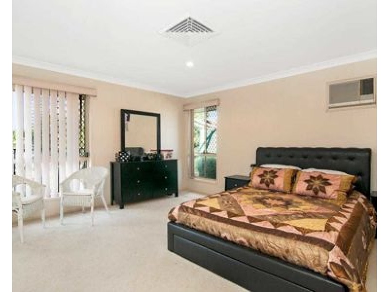 12 Chestnut Place, Calamvale QLD 4116