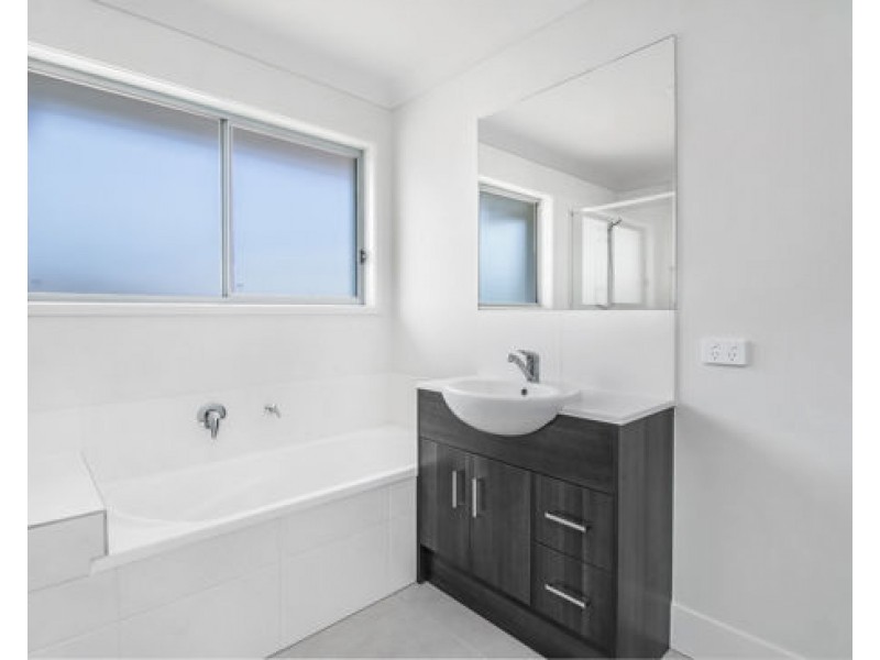 58 Flametree CCT, Arundel QLD 4214