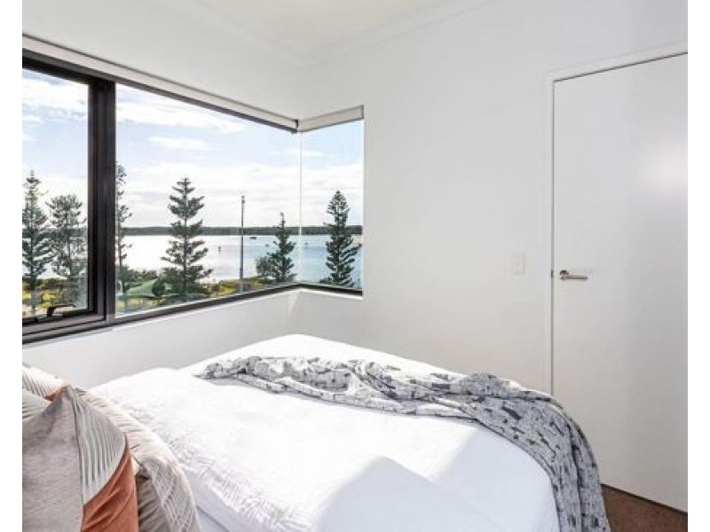 601/372 Marine Parade, Labrador QLD 4215