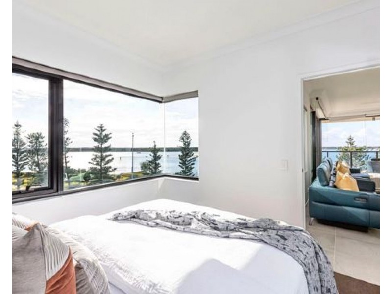 601/372 Marine Parade, Labrador QLD 4215