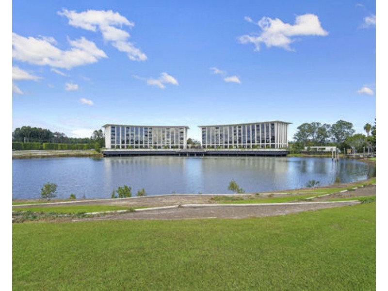 32 Theatre Dr, Benowa QLD 4217