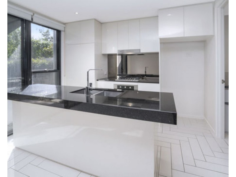 32 Theatre Dr, Benowa QLD 4217