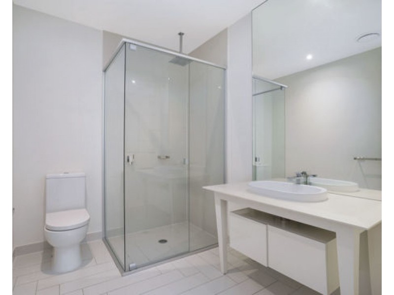 32 Theatre Dr, Benowa QLD 4217