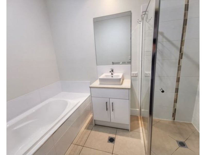 7 16 Careel Close Helensvale, Helensvale QLD 4212