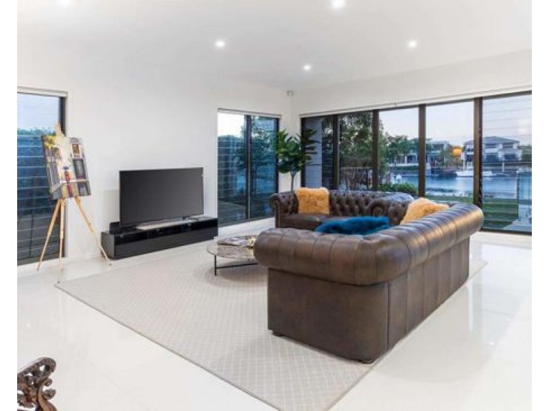 1010 Edgecliff Drive, Hope Island QLD 4212