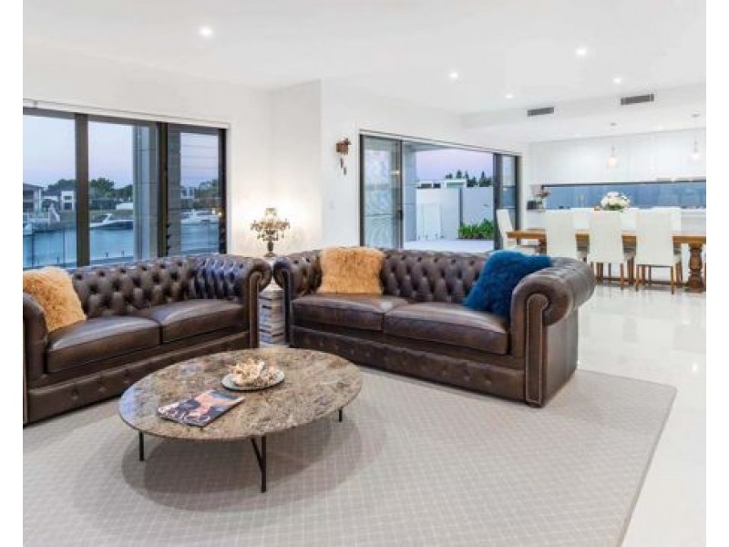 1010 Edgecliff Drive, Hope Island QLD 4212